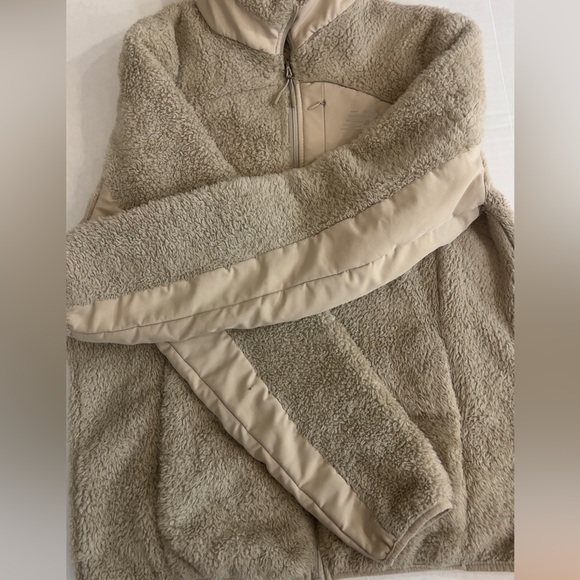 New balance furry zipper jacket warm Sherpa style new balance beige sweater - Picture 3 of 7